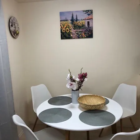 Lejlighedshotel Beachfront Studio Apartman Balatonfůzfő